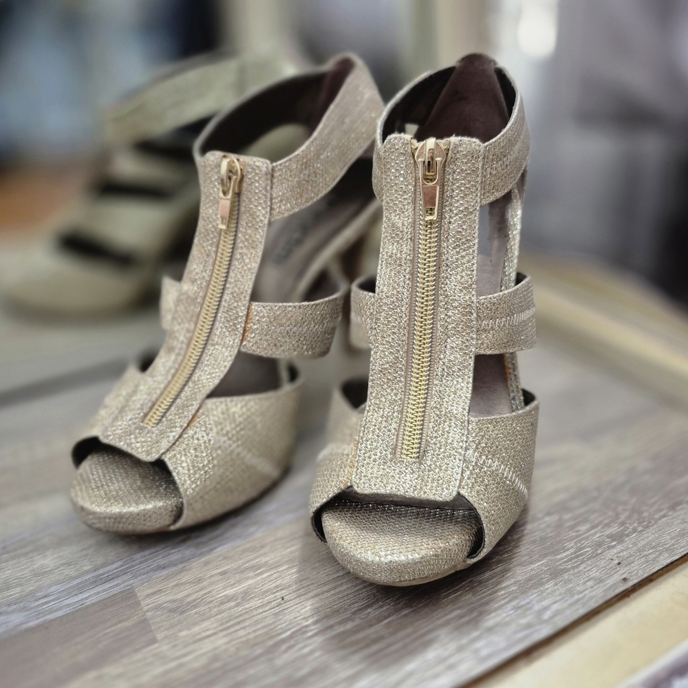 Moda Gold Zippered Women's 4-Inch Heels